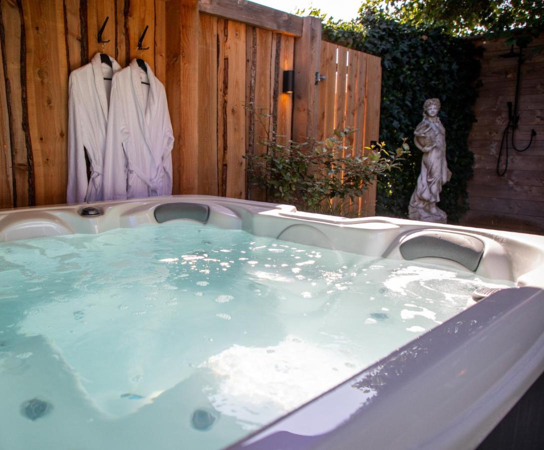 B&B Joli Met Prive Wellness Wemeldinge Exterior photo
