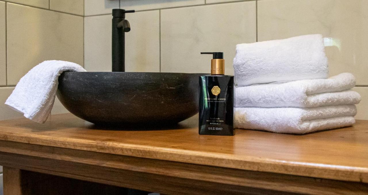 B&B Joli Met Prive Wellness Wemeldinge Exterior photo