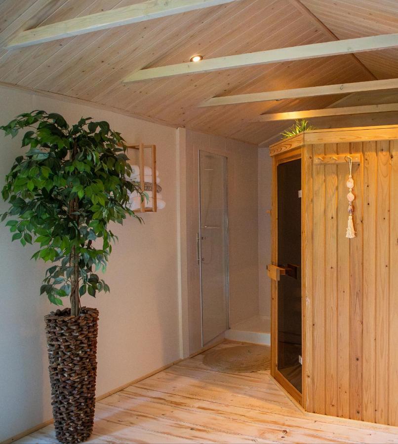 B&B Joli Met Prive Wellness Wemeldinge Exterior photo