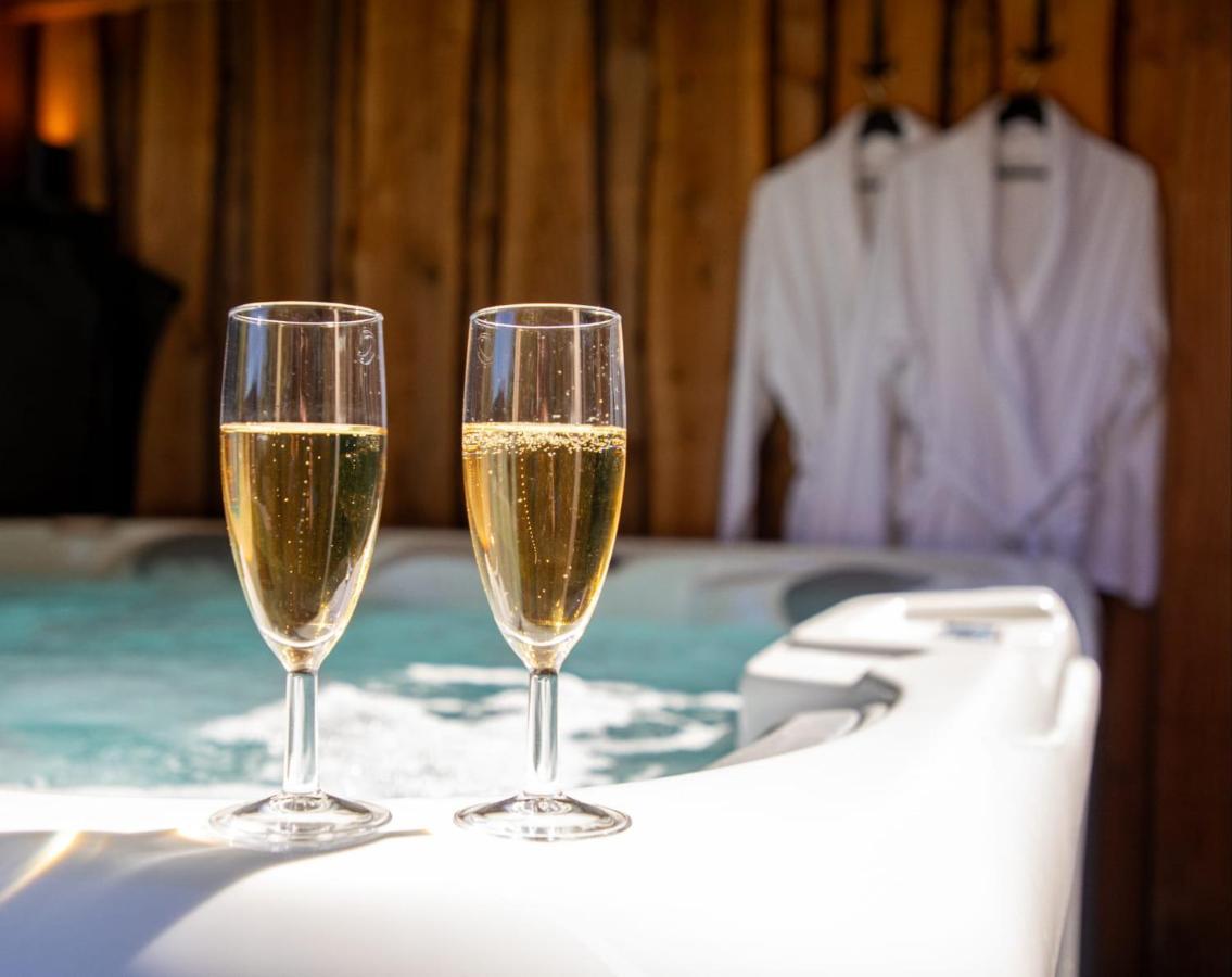 B&B Joli Met Prive Wellness Wemeldinge Exterior photo